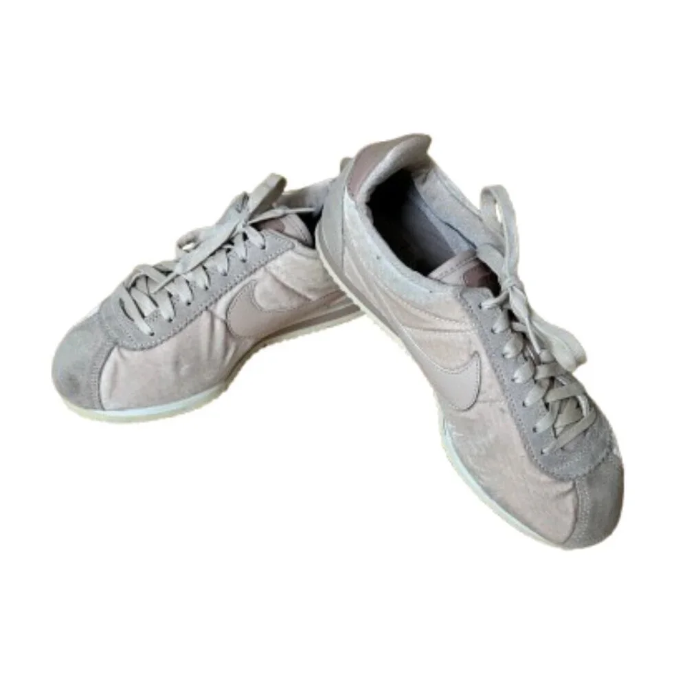 RARE NIKE Velour / Velvet Blush Pink Sneakers Tennis Shoes Size 7.5